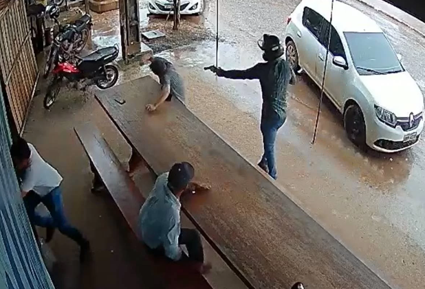 Empresário é morto a tiros em restaurante