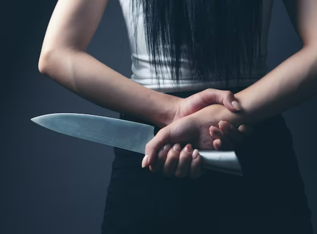 Mulher de 44 anos é esfaqueada no rosto