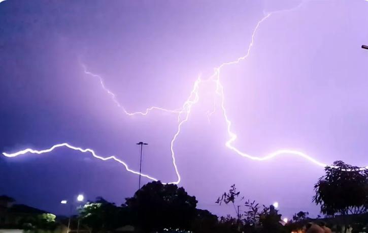 3 milhões de raios são registrados durante tempestades nos últimos três meses