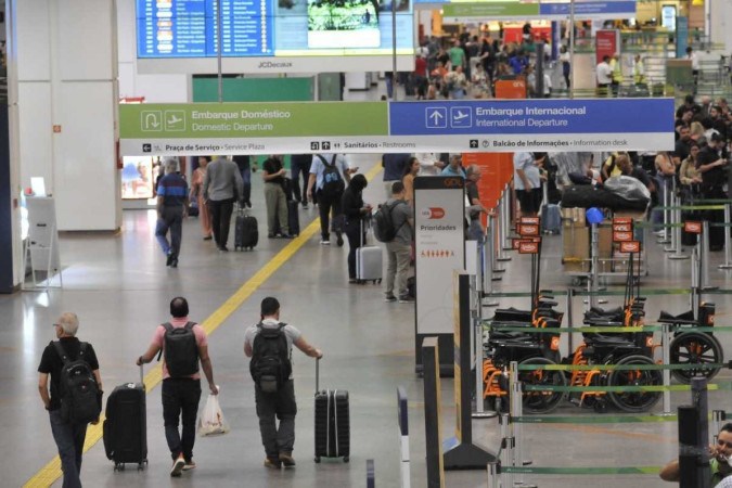 Pacotes suspeitos de serem bombas são encontrados perto do aeroporto de Brasília
