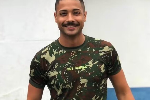 Ex-sargento do exército encontrado desacordado em piscina de rave morre no RJ
