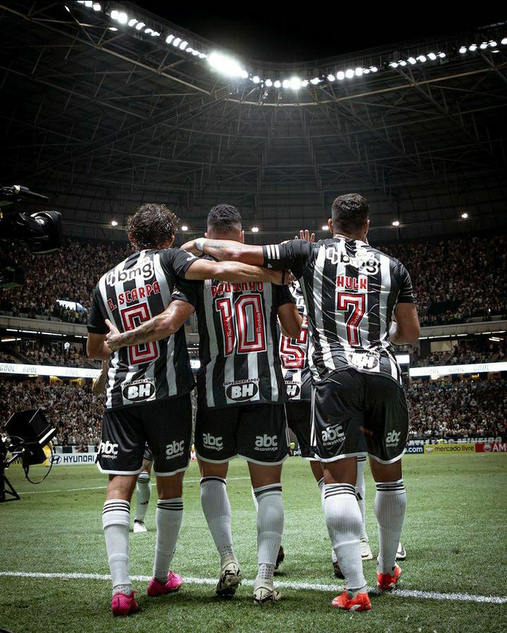 Libertadores: Scarpa faz dois gols, galo vence e matém liderança do Grupo G