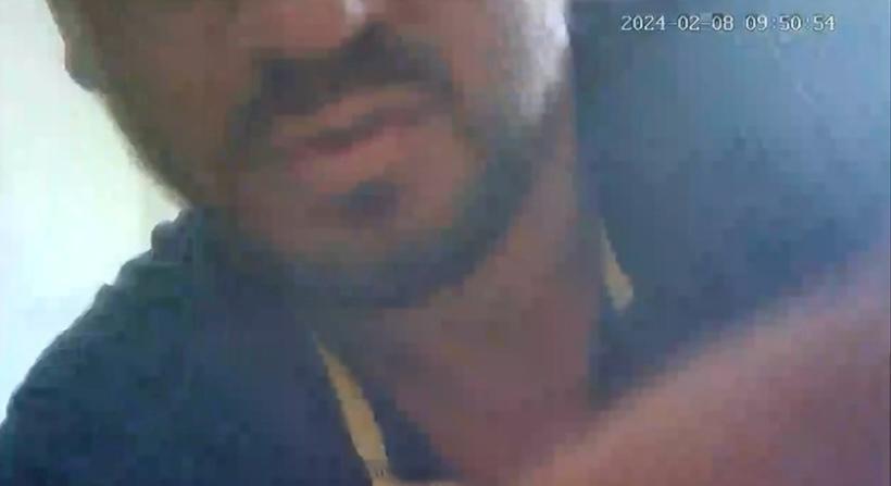 Vídeo mostra quando suspeito invade banheiro para instalar câmera