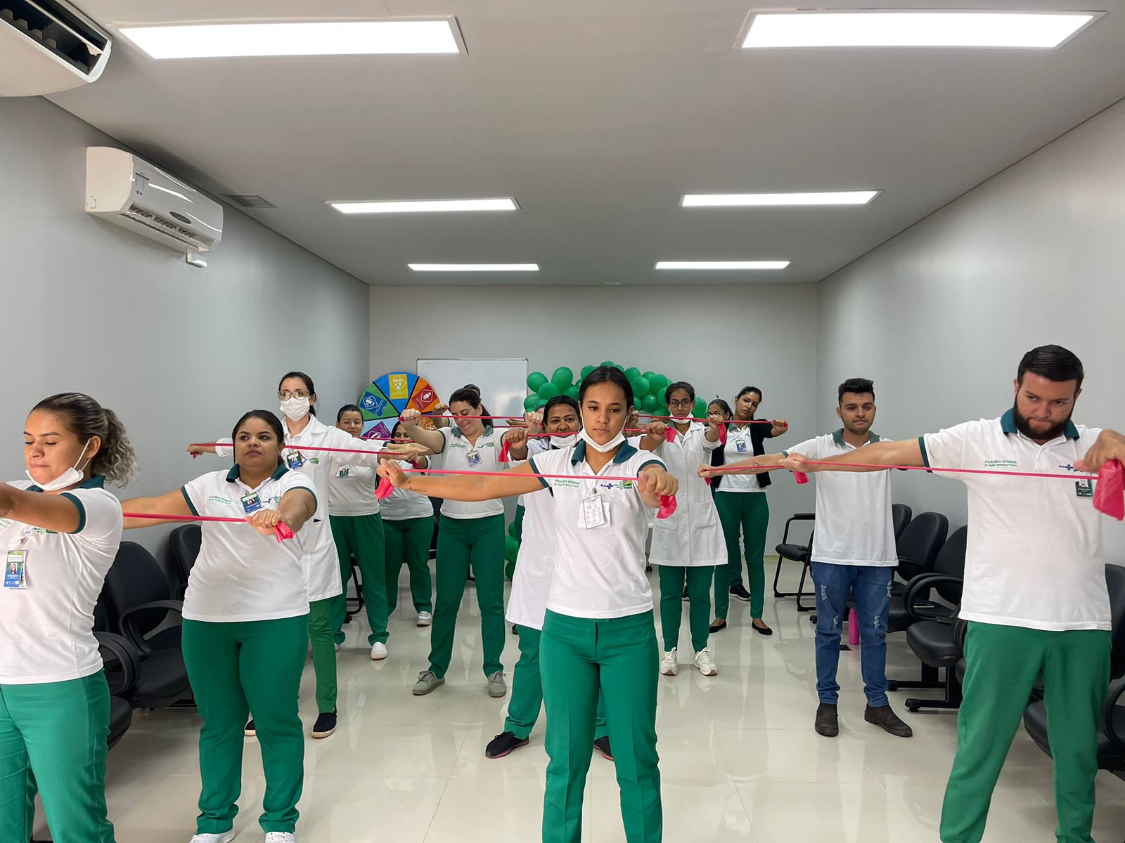 Policlínica de Posse promove ginástica laboral para colaboradores