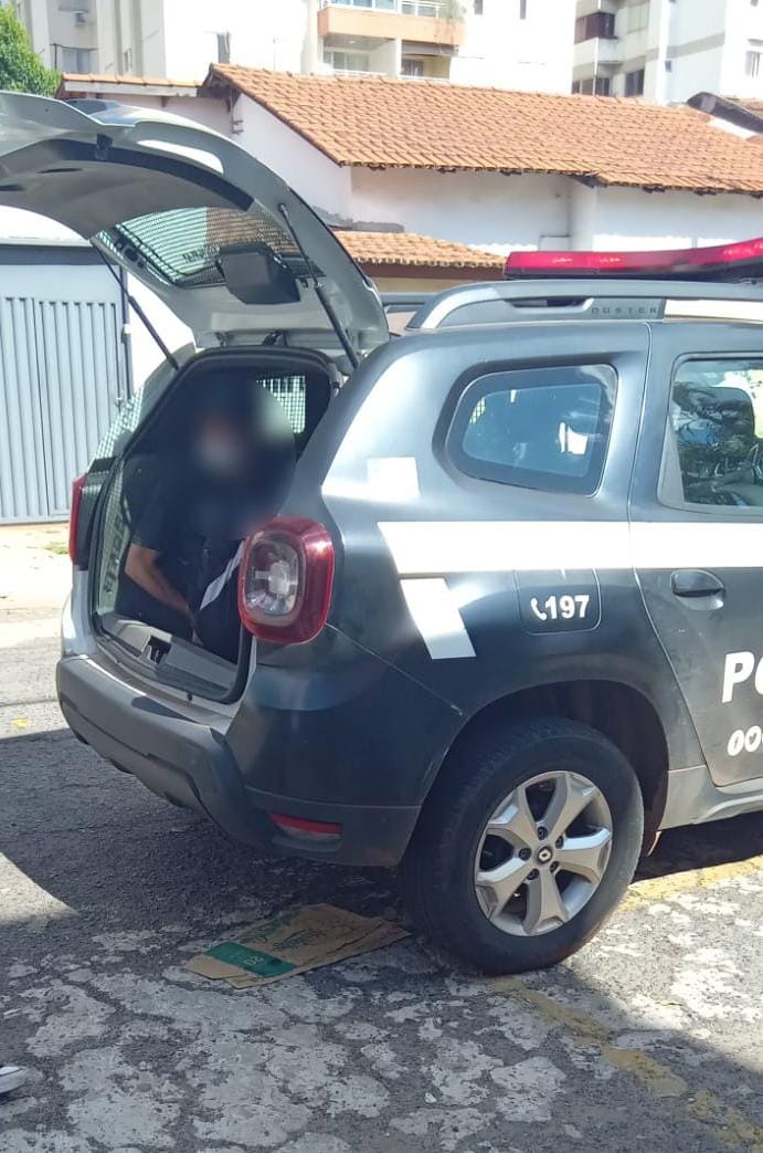 Homem é preso suspeito de perseguir e extorquir professor idoso