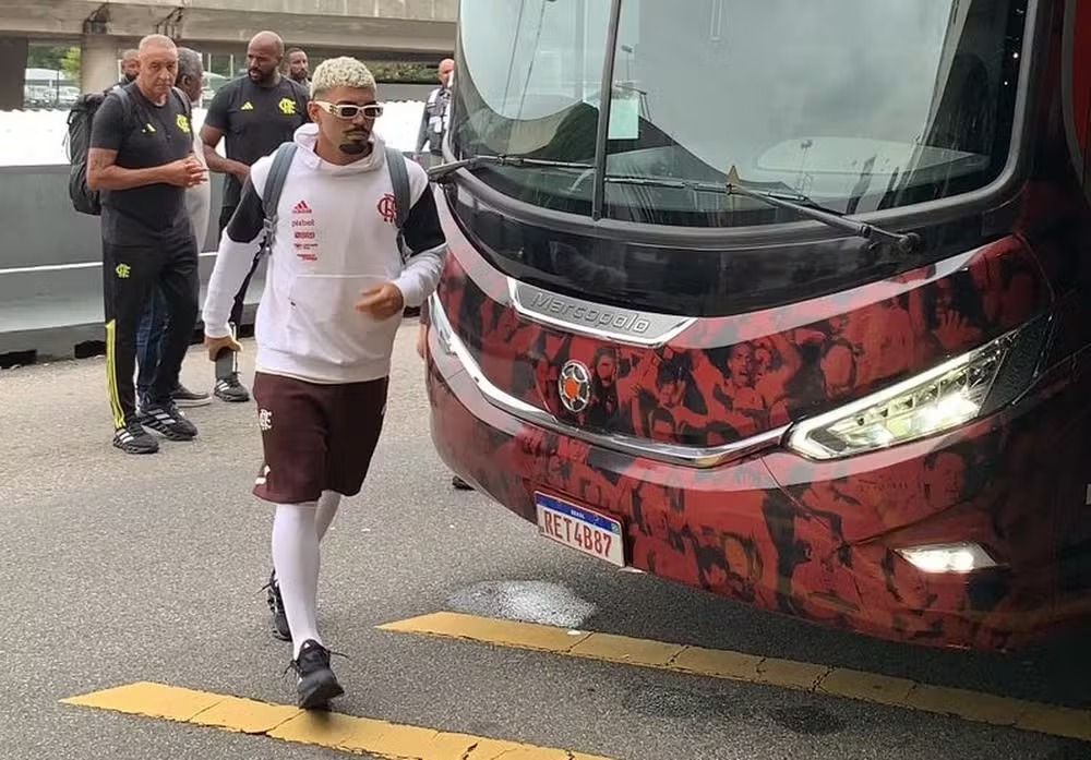 Flamengo embarca para jogo da volta da Copa do Brasil