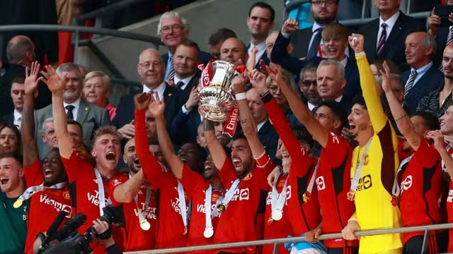 Em duelo de Manchester, United vence City e é campeão da Copa Inglaterra