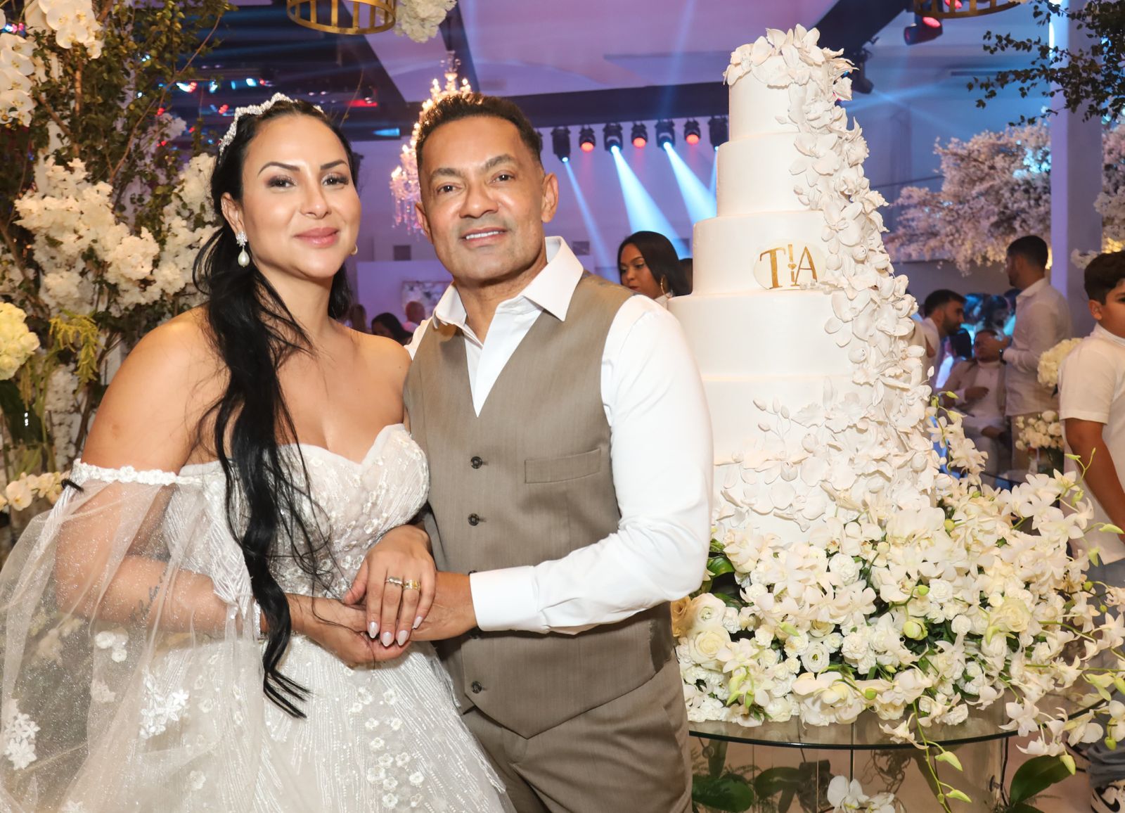 Toninho Duettos e Aline Áurea se casam em Goiânia com festa luxuosa para mil pessoas
