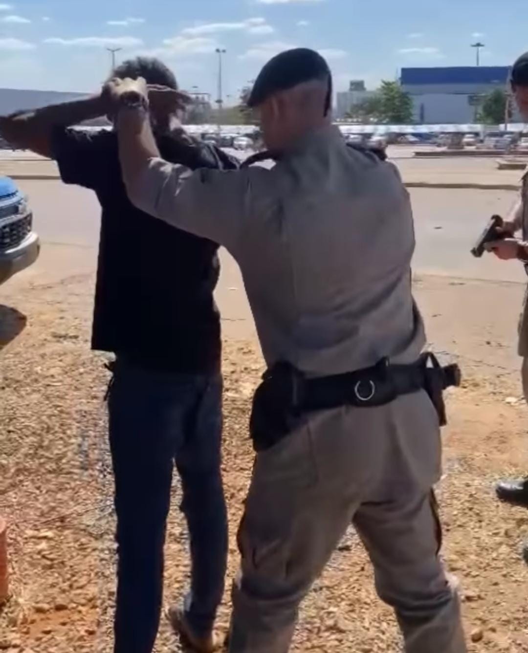 Homem é preso suspeito de matar a vítima a pauladas e atear fogo no corpo