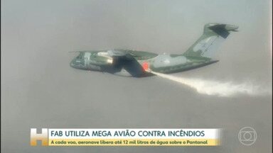 FAB lança 336 mil litros de água para combater incêndios no Pantanal
