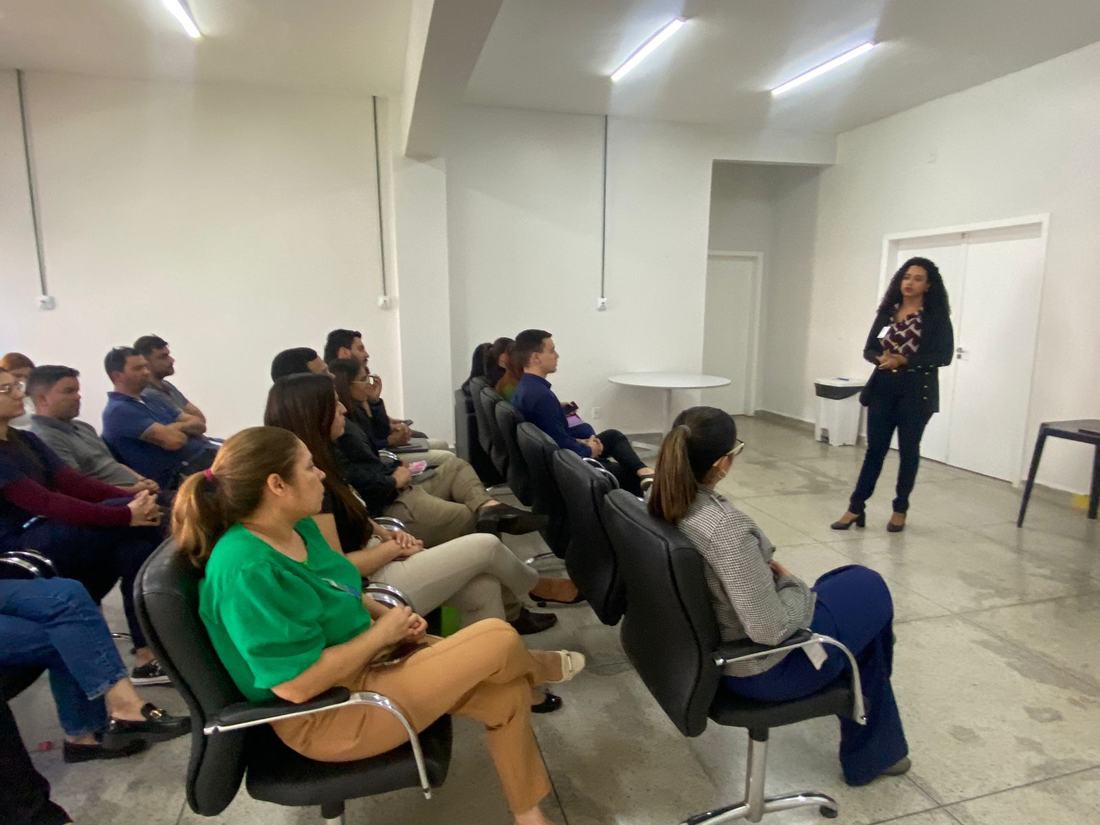 Palestra no HEL aborda impacto da vestimenta no sucesso corporativo