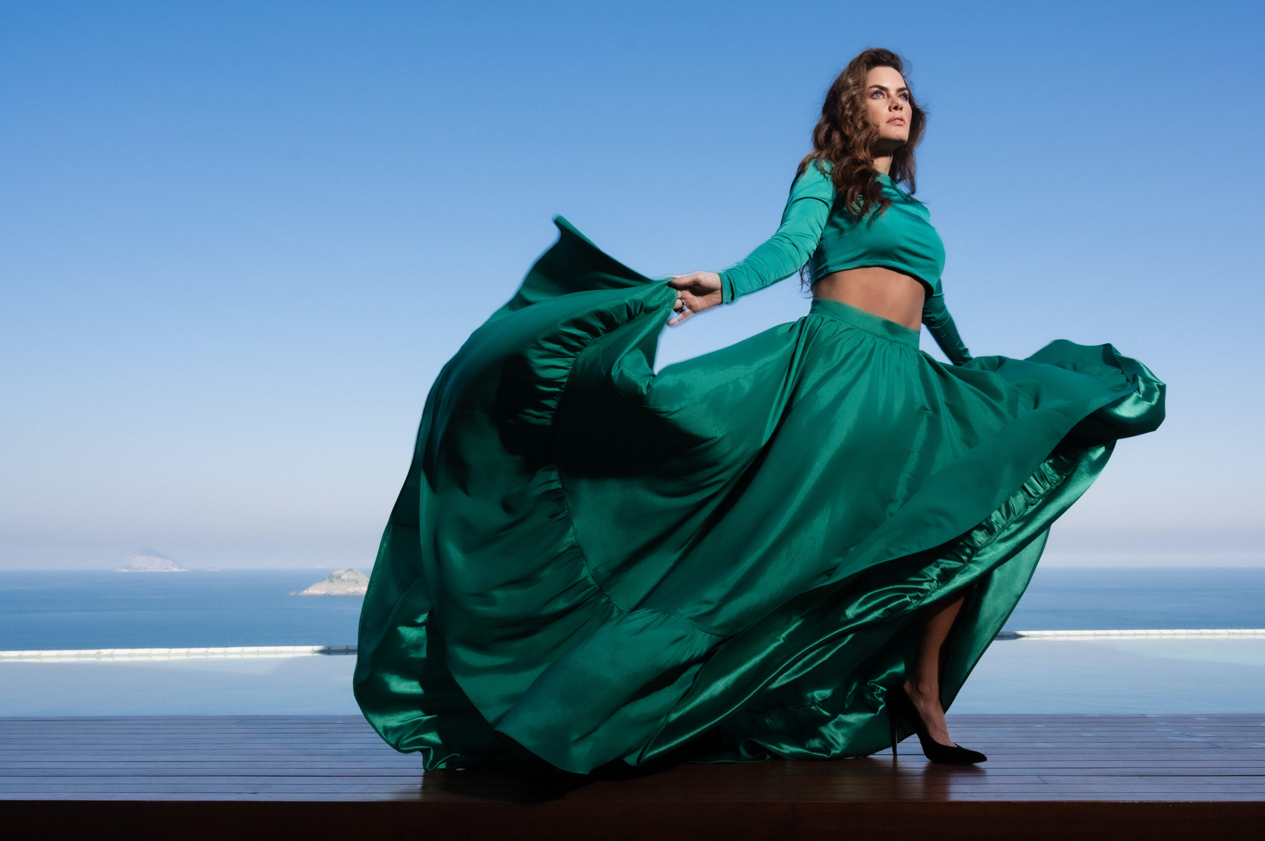 Laura Proença lança seu primeiro álbum “Pode ser a gota d’água”