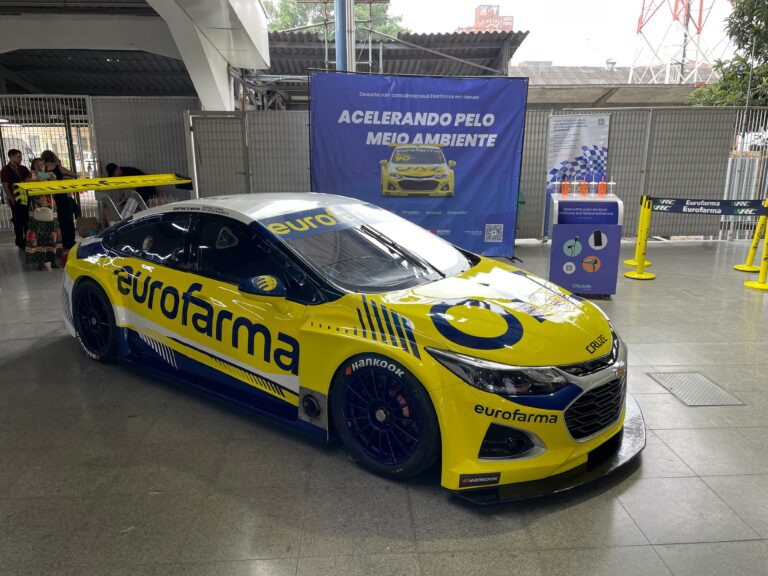 Goiânia promove descarte de eletrônicos com pilotos da Stock Car