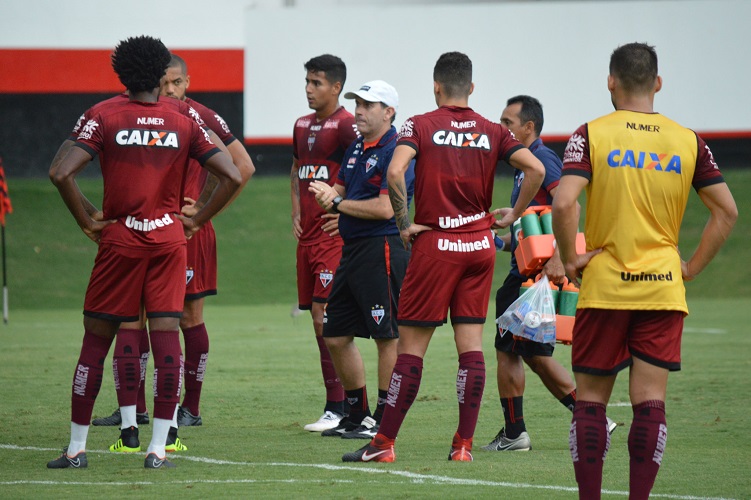 Dragão busca recuperação em casa