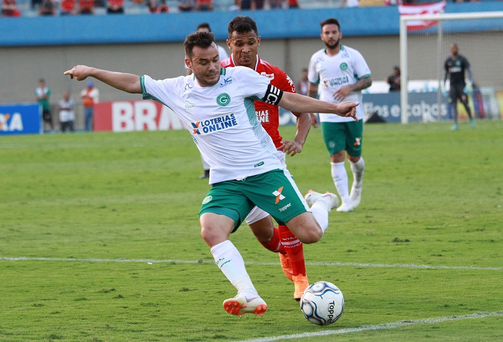 Verde tenta esquecer goleada para focar no líder