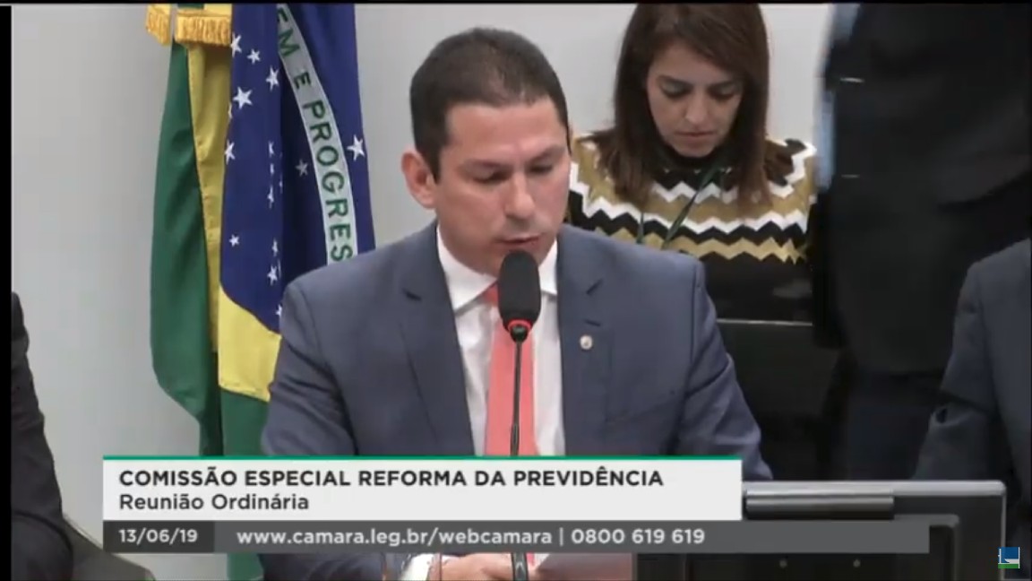 Assista ao vivo a leitura do relatório da Reforma da Previdência
