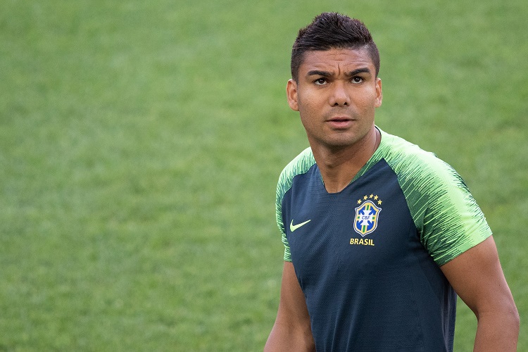 Casemiro estreia pelo Manchester United em vitória fora de casa sobre Southampton