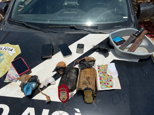 Suspeita de operar tráfico em casa é presa