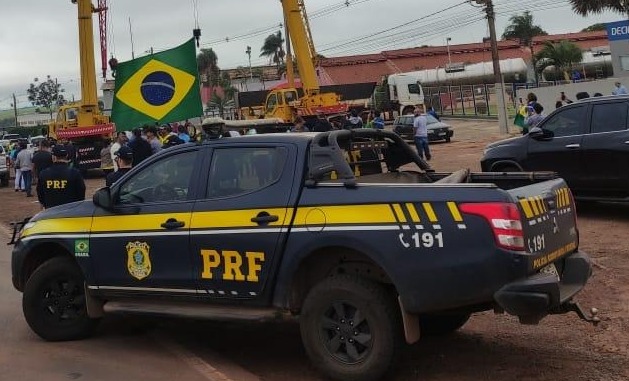 PRF negocia liberação de rodovia em Itaboraí (RJ)