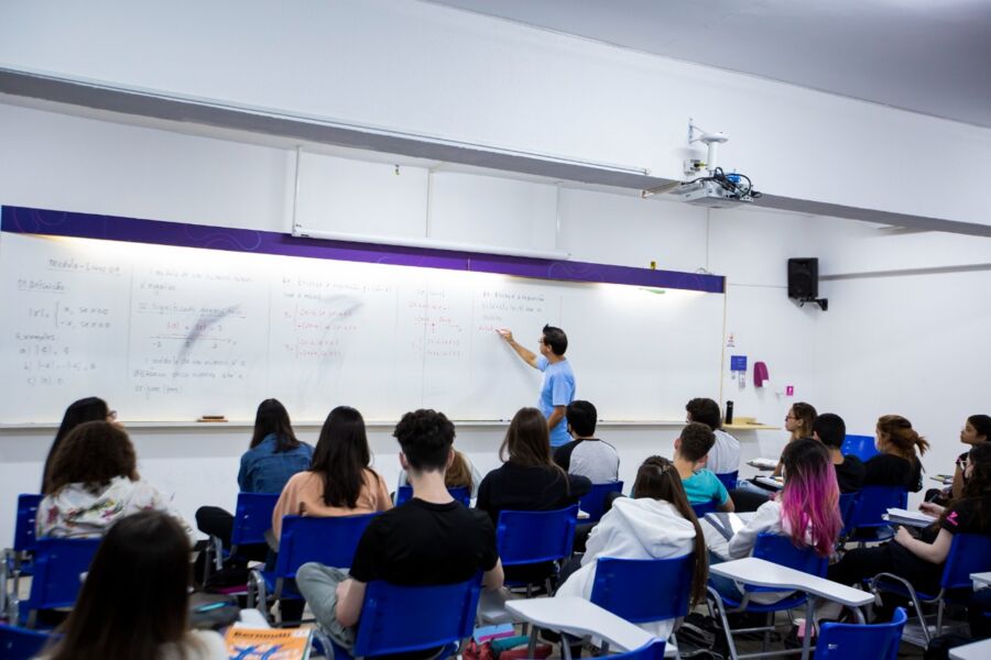 Colégio Simbios oferece 100 bolsas de estudo para alunos do Ensino Fundamental e do Ensino Médio