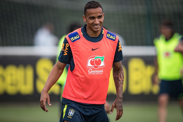 Reserva no clube e titular na seleção