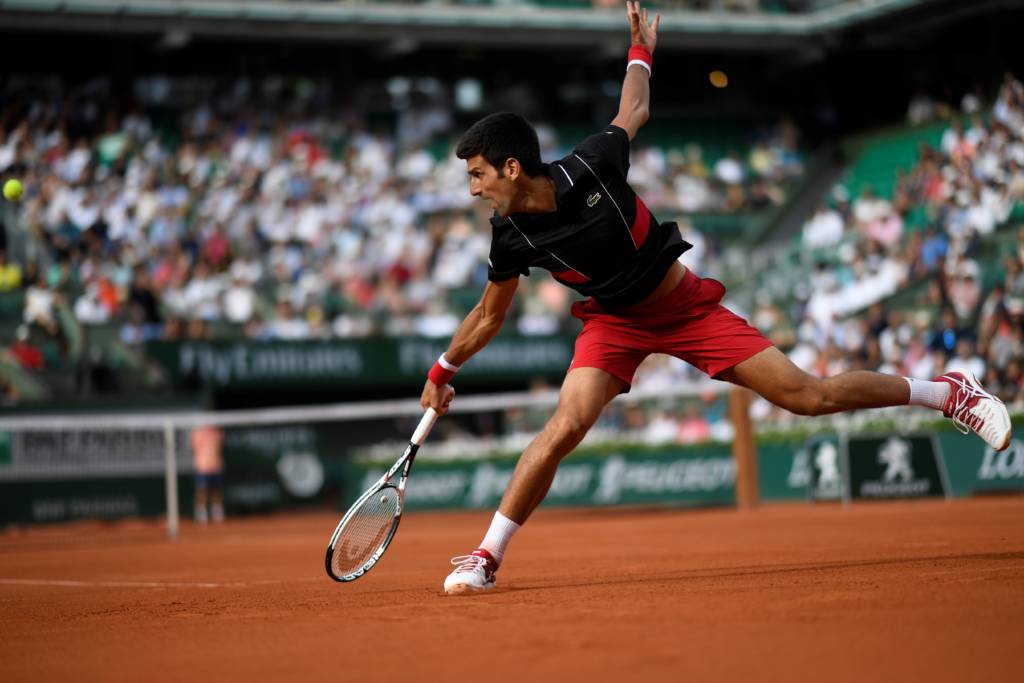 Djokovic se impõe e garante vaga nas quartas
