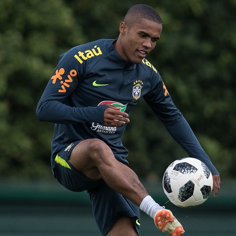 Recuperado, Douglas Costa realiza primeiro treino com bola