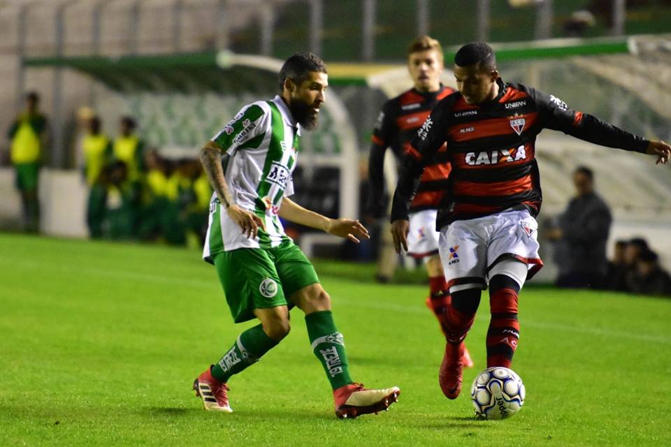 Brandão marca duas vezes, mas Dragão permite empate