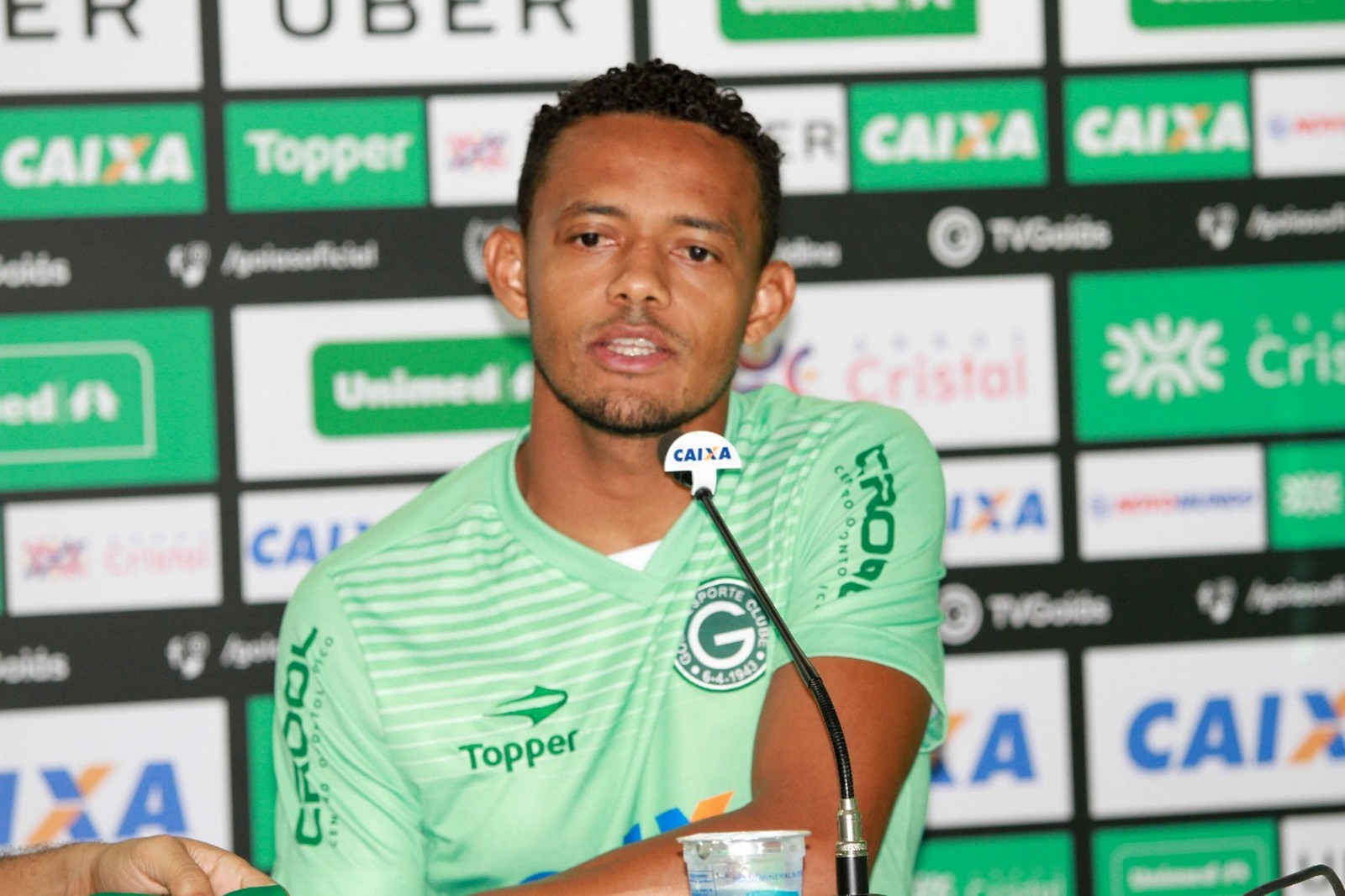 Lateral esquerdo experiente chega para disputar posição