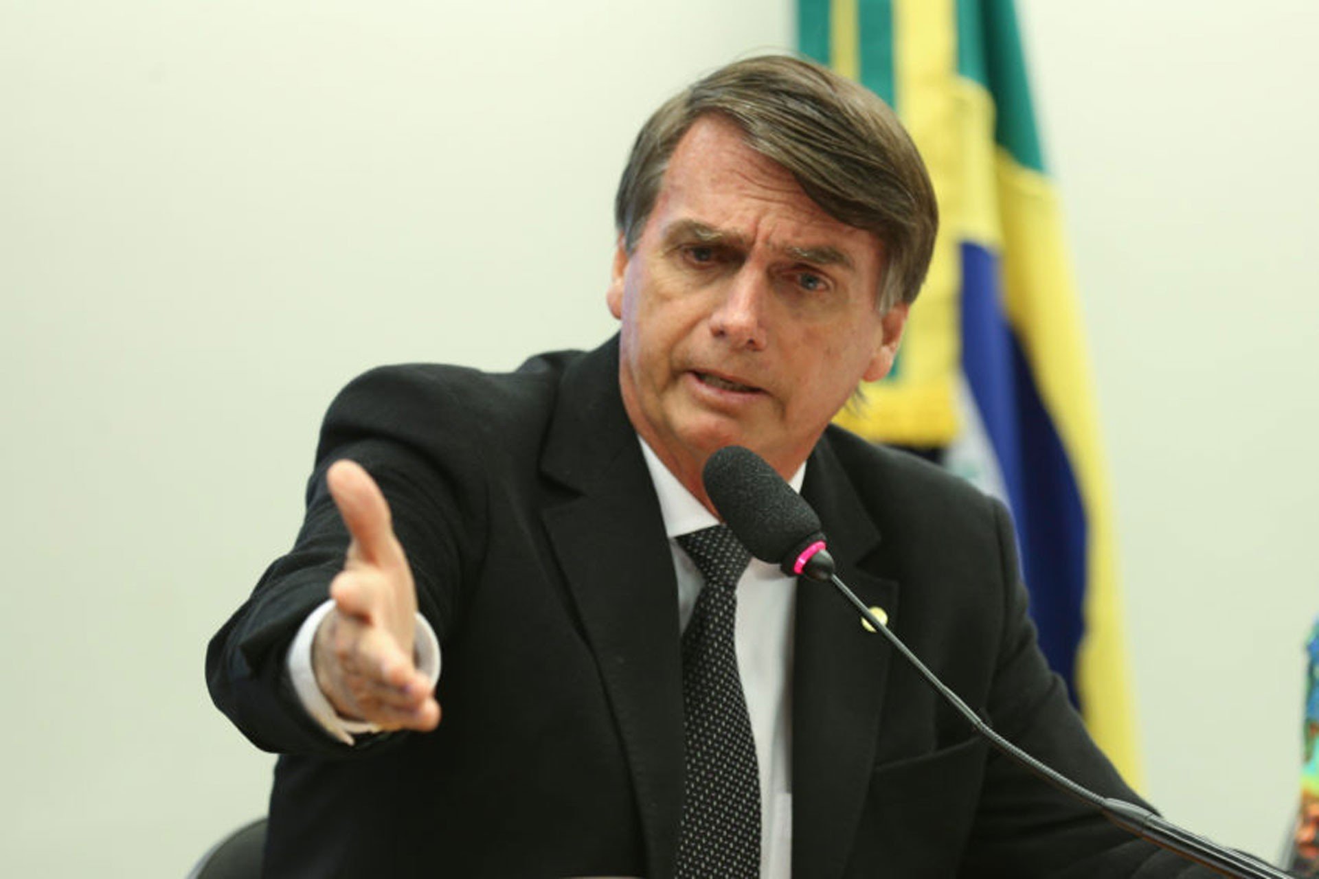 Antes de apoiar greve, Bolsonaro apresentou projeto que criminaliza quem obstrui vias públicas