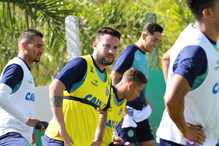 Esmeraldinos reclamam de cera da Ponte Preta
