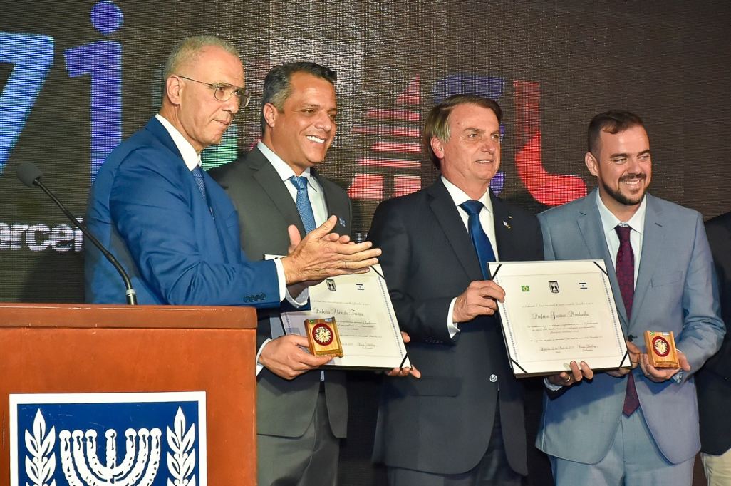 Gustavo Mendanha recebe condecoração da Embaixada de Israel no Brasil