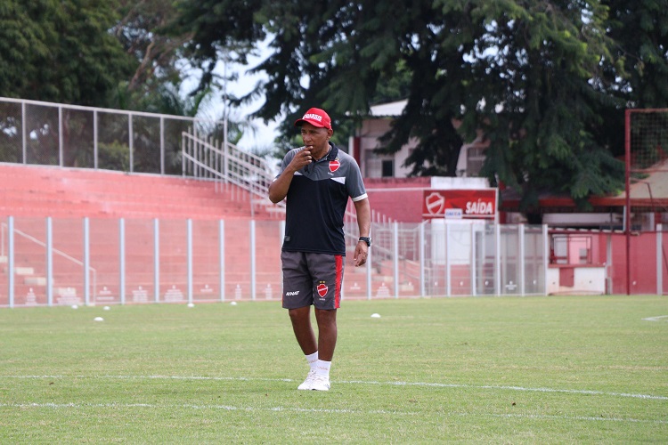 Treinador comenta empate no Maranhão