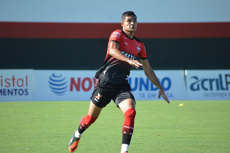 Desfalque em campo, reforço no caixa