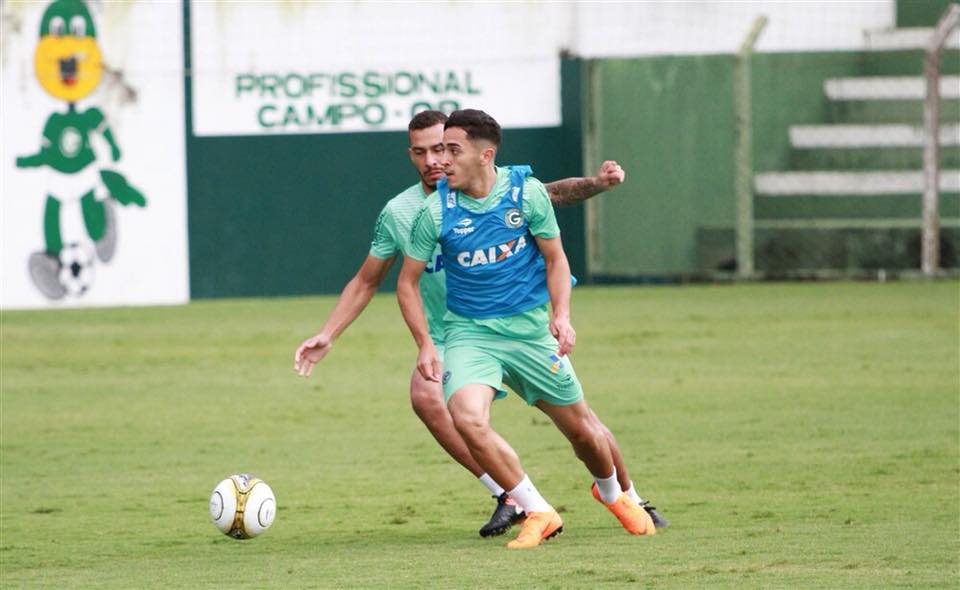 Volante espera evolução do time com Ney Franco