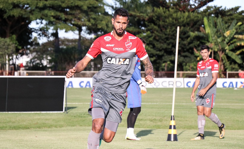 Zagueiro pede recuperação em sequência em Goiânia