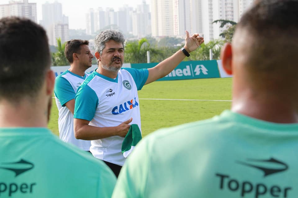 Sem torcida, verde busca recuperação