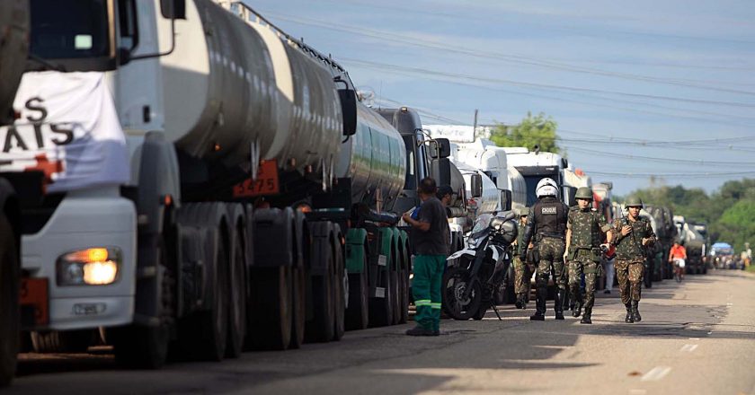 Deputados tentam acordo sobre anistia de multas a caminhoneiros