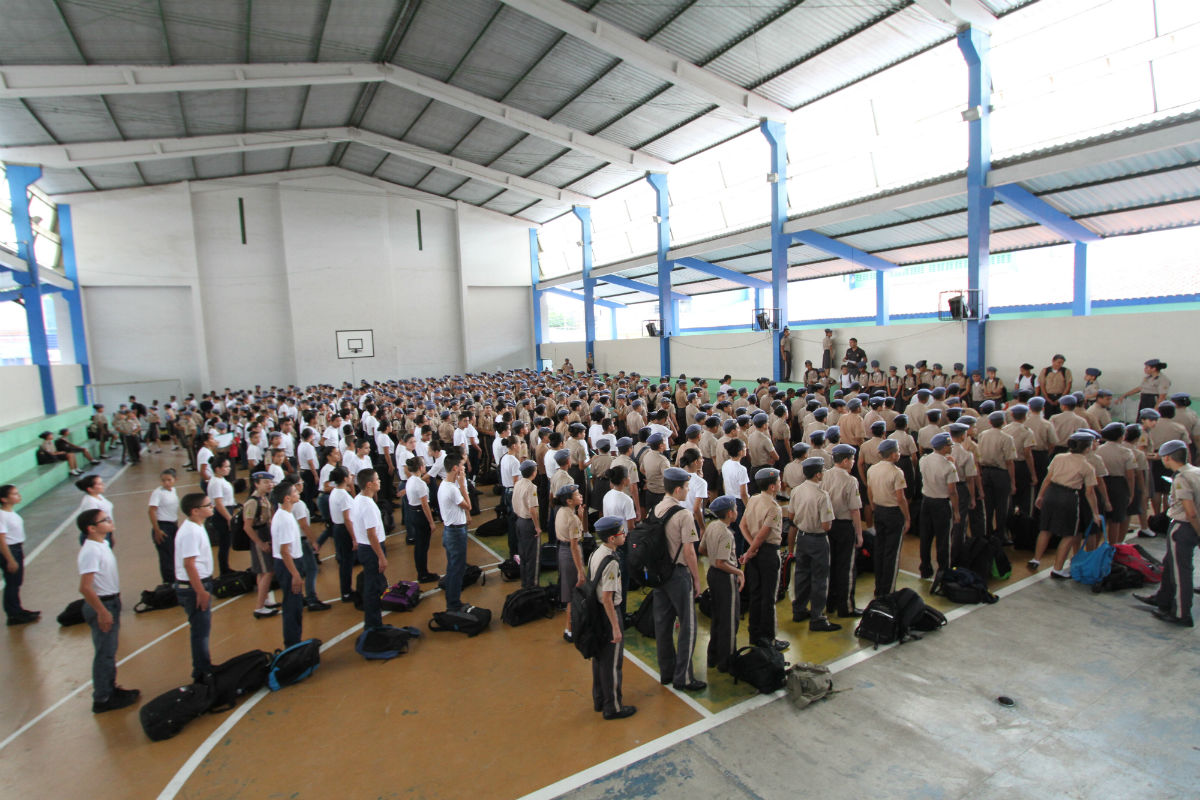 Conto de fadas da militarização escolar