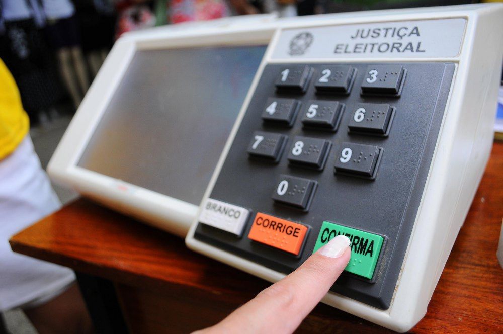 STF julga hoje validade do voto impresso e de conduções coercitivas