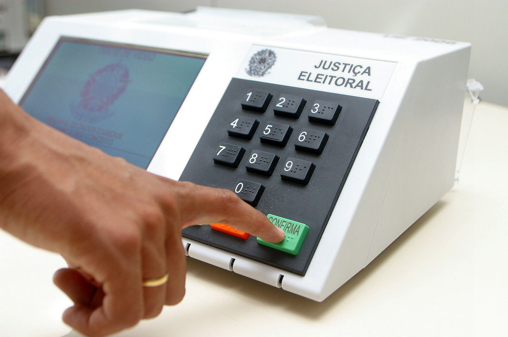 Pela 1ª vez, campanha eleitoral não terá financiamento de empresas