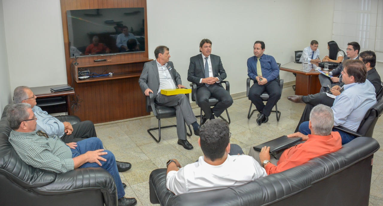 Senador Wilder Morais mantém diálogo com representantes dos setores produtivos
