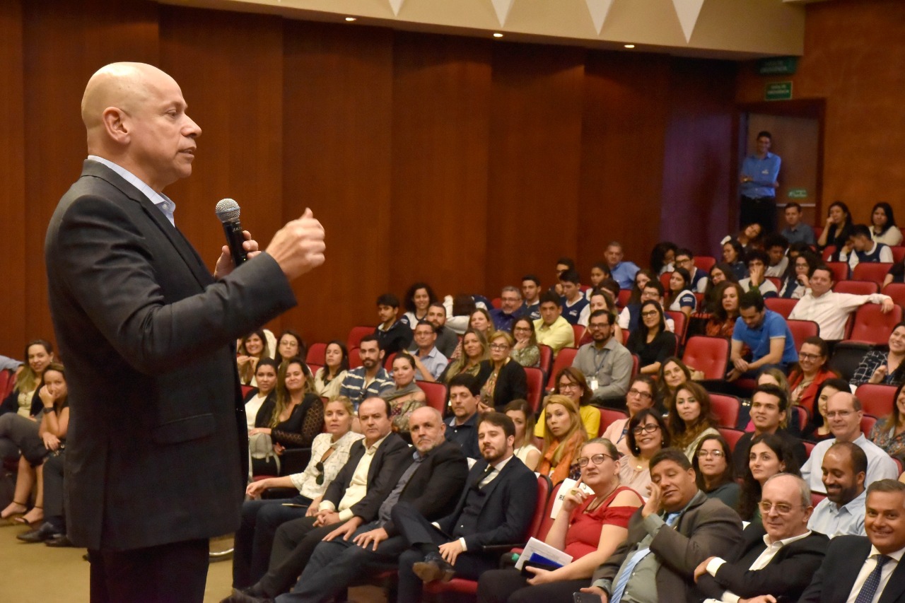 Leandro Karnal ministra palestra para gestores no Sesc Cidadania