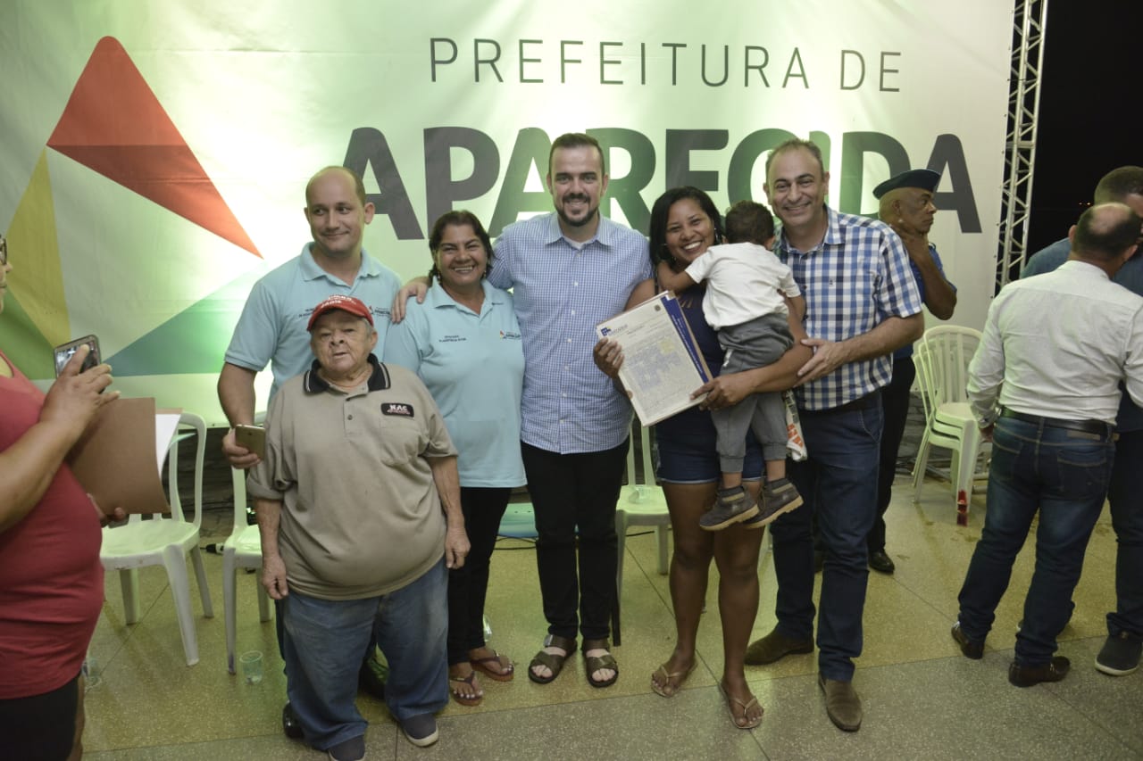 Moradores do Setor Nova Cidade recebem escrituras de seus imóveis