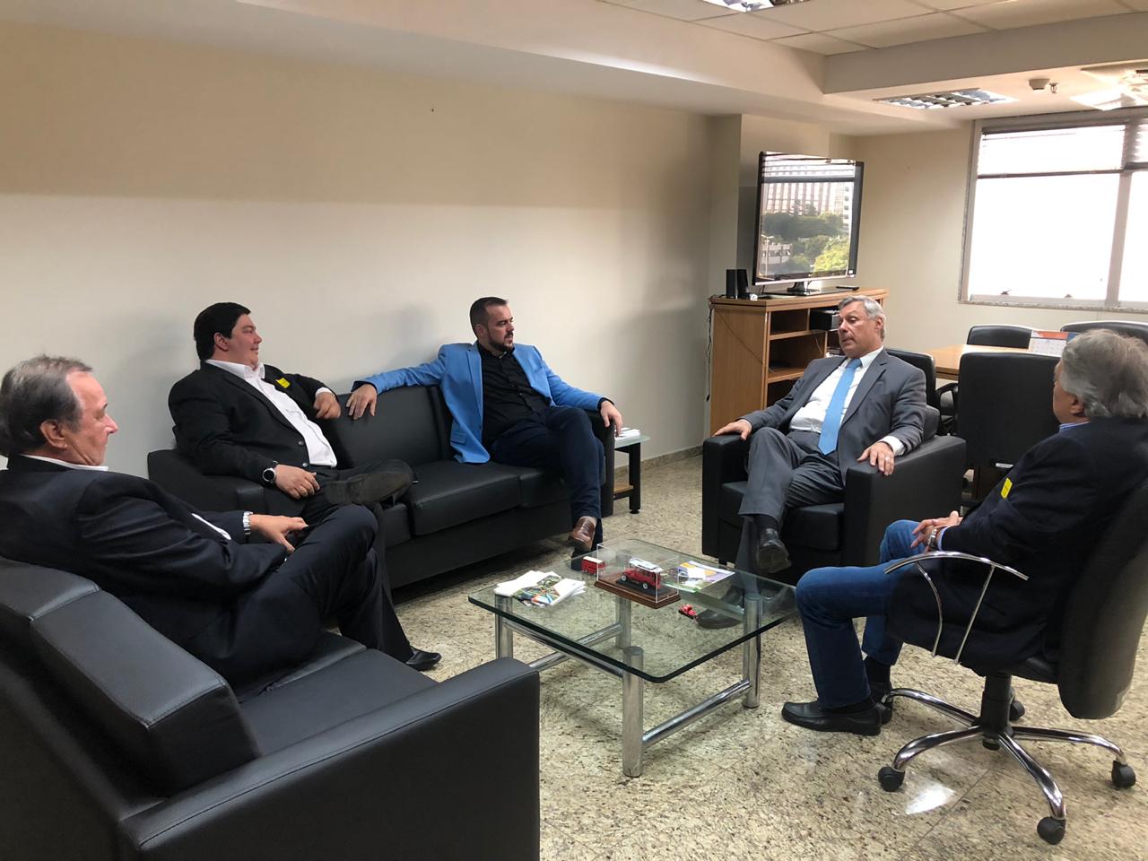 Gustavo Mendanha busca recursos para mobilidade urbana em Brasília