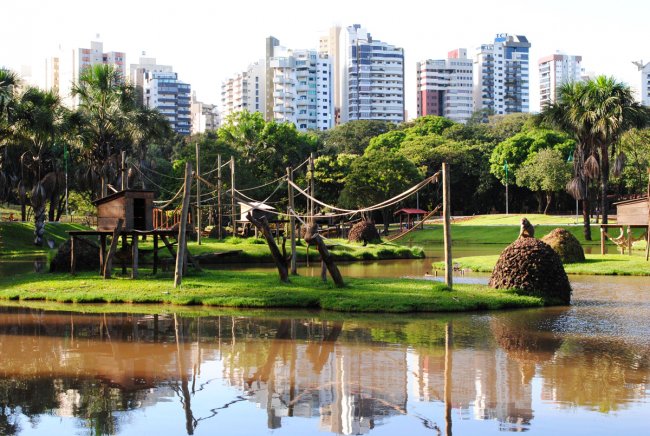 Zoológico de Goiânia é interditado com suspeita de gripe aviária
