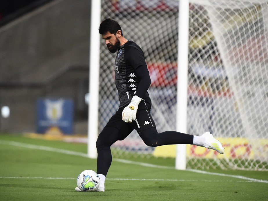 Atlético-GO anuncia contratação de Fernando Miguel por empréstimo