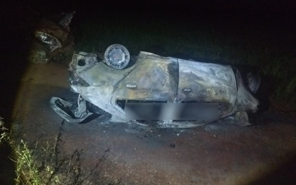 Acidente mata mãe e dois filhos carbonizados, em Vianópolis