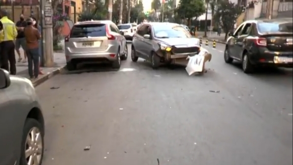 Motorista aparentemente embriagado causa acidente em Goiânia