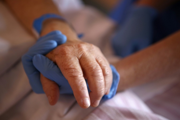 Menos de cem mortes por Covid-19 são registradas em 24 horas pela França